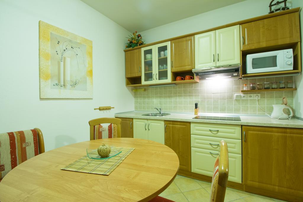 Vila Helena - Apartment Helena 2 Ружомберок Экстерьер фото